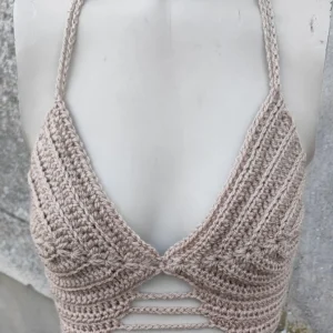 Brassière Entrelacs couleur beige sur un mannequin