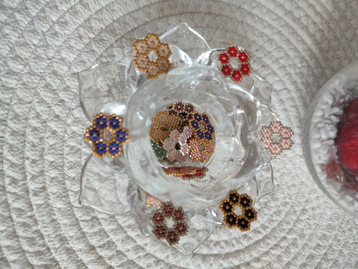 Pampille couleur argent et or avec des fleur fait main par tissage avec des perles miyuki