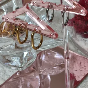 Boucles d'oreilles, une paires de couleur argent et une paire de couleur or pour Pampille