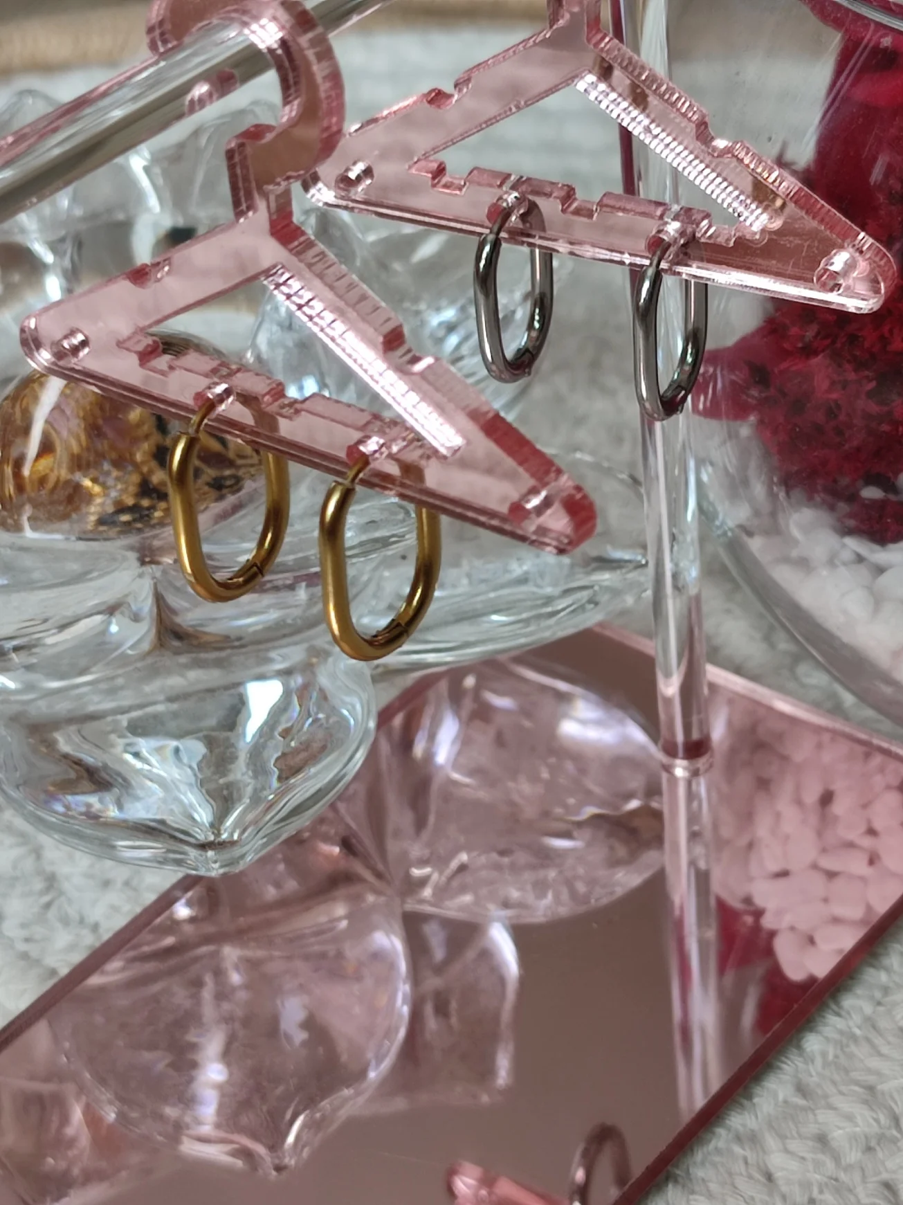 Boucles d'oreilles, une paires de couleur argent et une paire de couleur or pour Pampille
