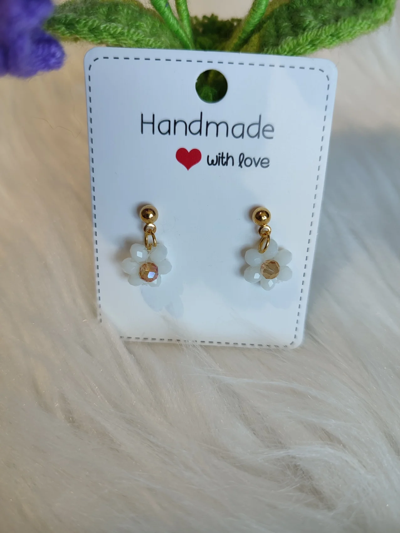 Boucles d'oreilles Pétalia fait à la main en perle de couleur blanc