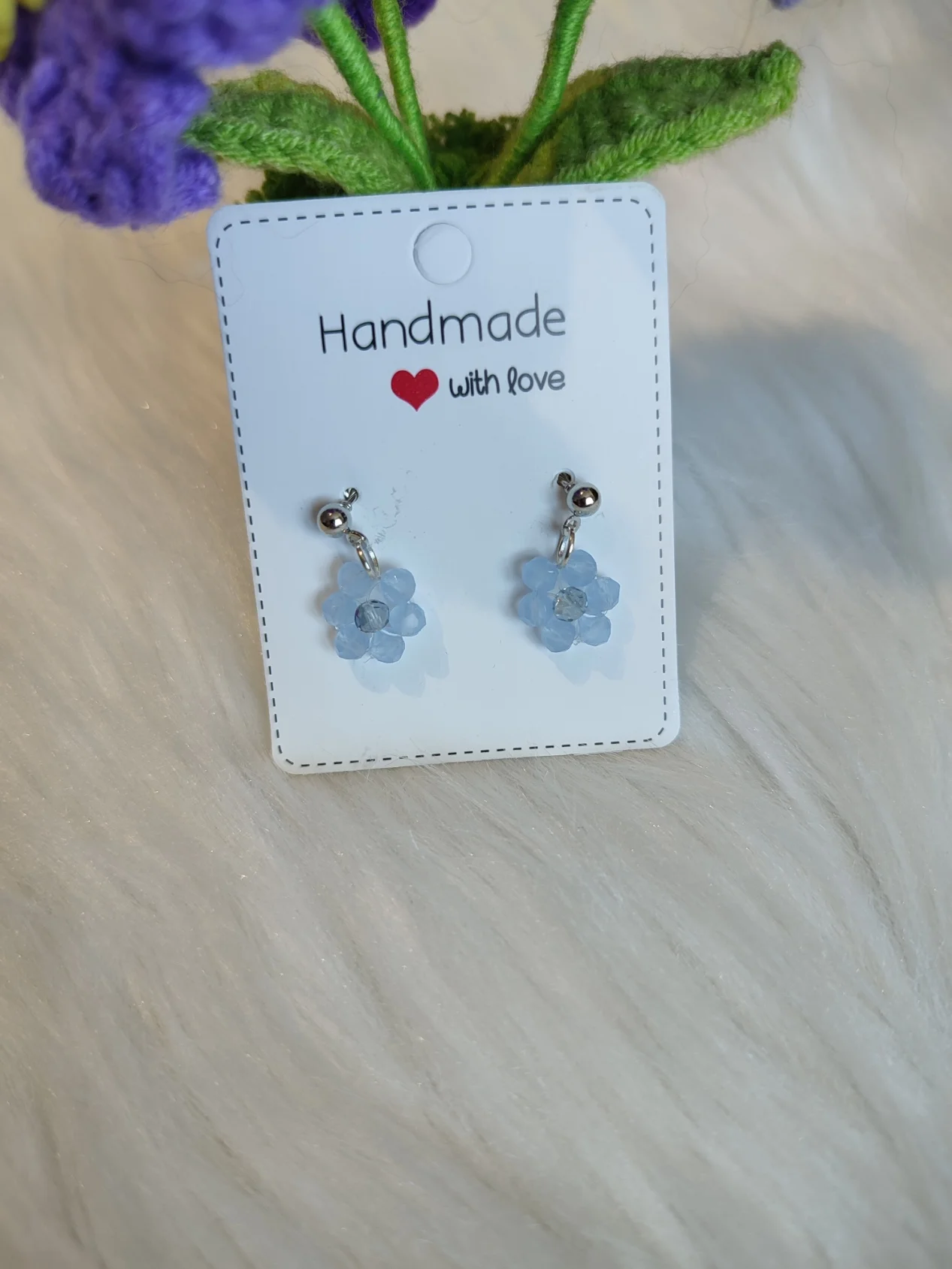 Boucles d'oreilles Pétalia fait à la main en perle de couleur bleu