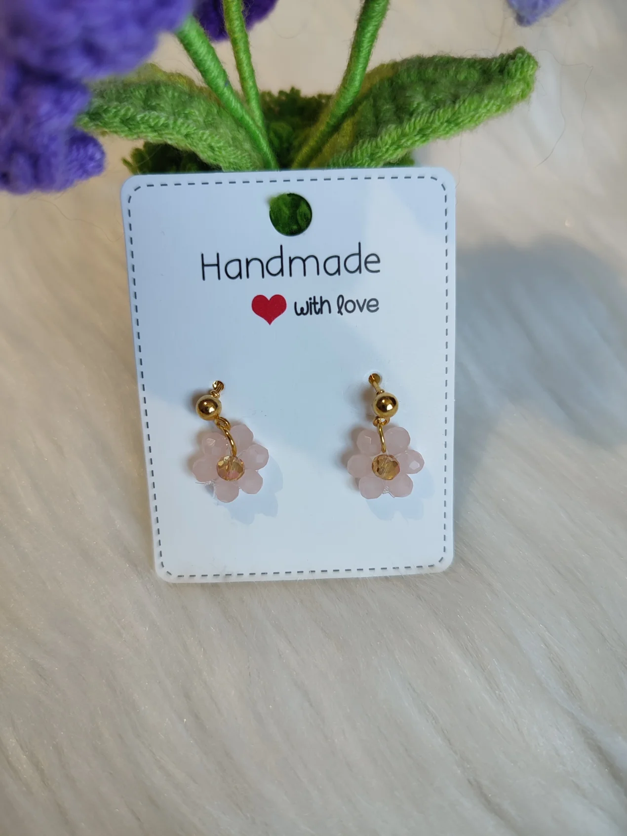 Boucles d'oreilles Pétalia fait à la main en perle de couleur rose