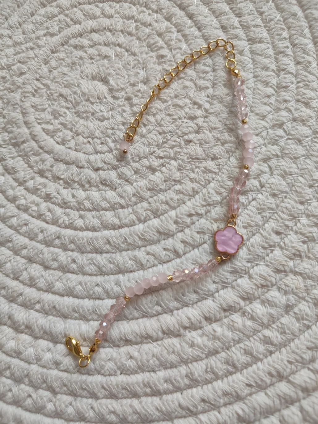 Bracelet floréa de couleur rose fait main