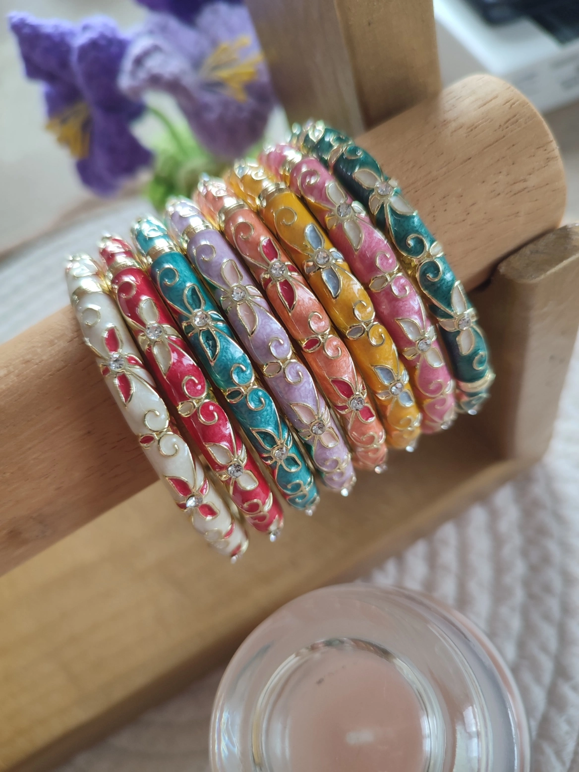 Bracelet de la collection Pétale de toutes les couleur vue serré