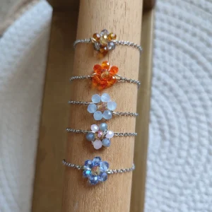 Bracelet Pétalia fait main en perle de différentes couleur et chaine couleur aregent