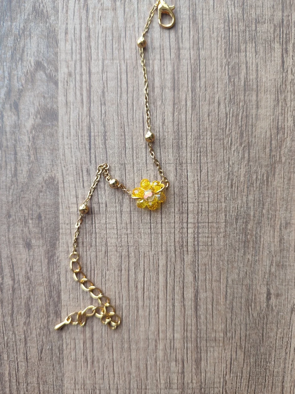 Bracelet Pétalia fait main en perle de couleur jaune et chaine couleur or
