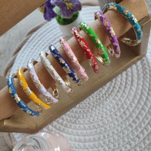 Bracelet de la collection Feuille d'or de toutes les couleur vue espacé
