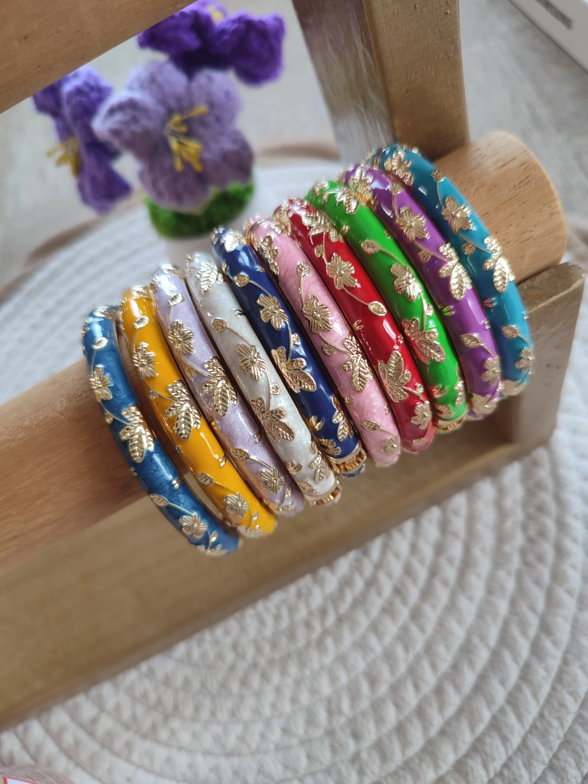 Bracelet de la collection Feuille d'or de toutes les couleur vue serré