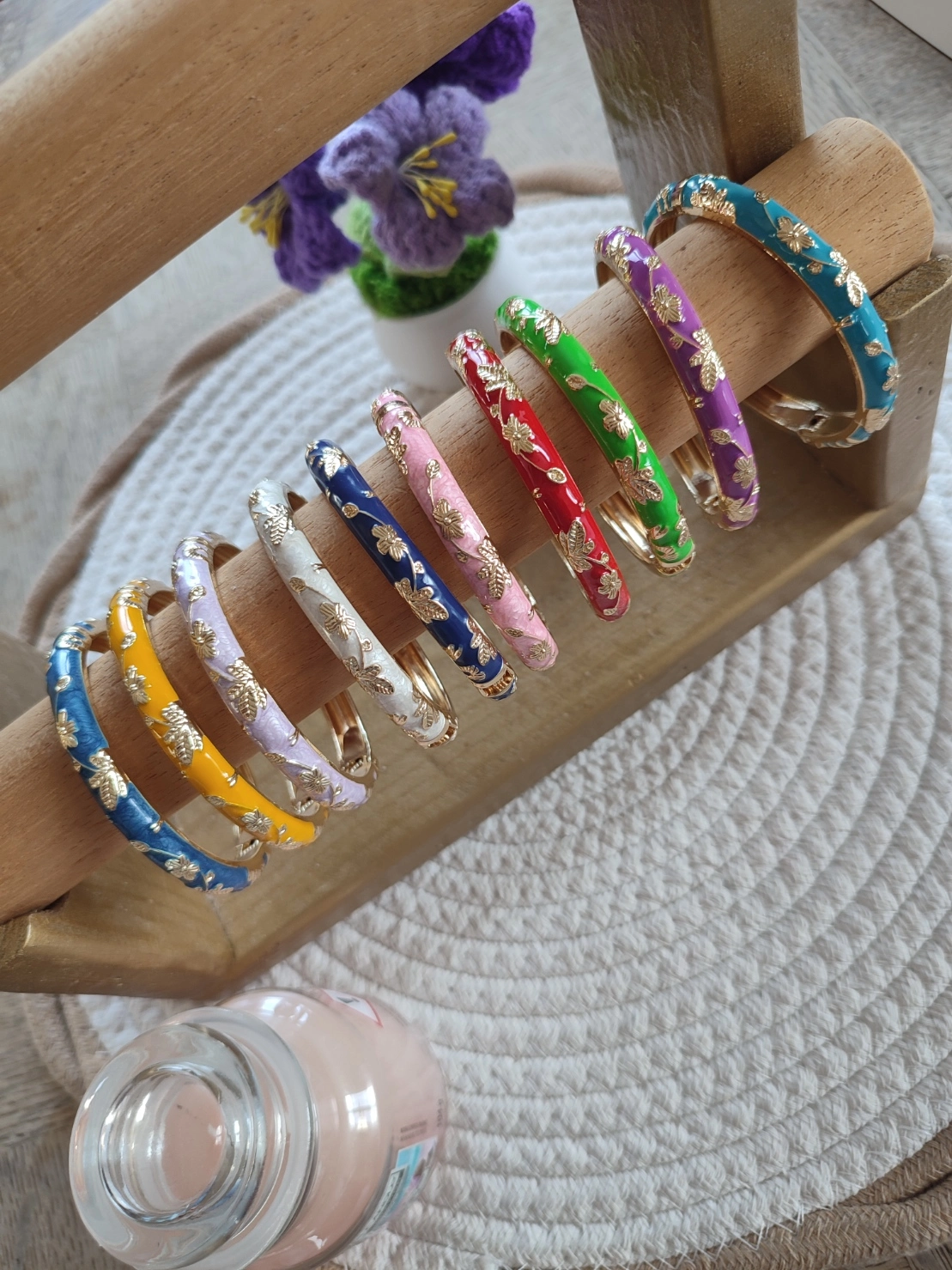 Bracelet de la collection Feuille d'or de toutes les couleur vue espacé