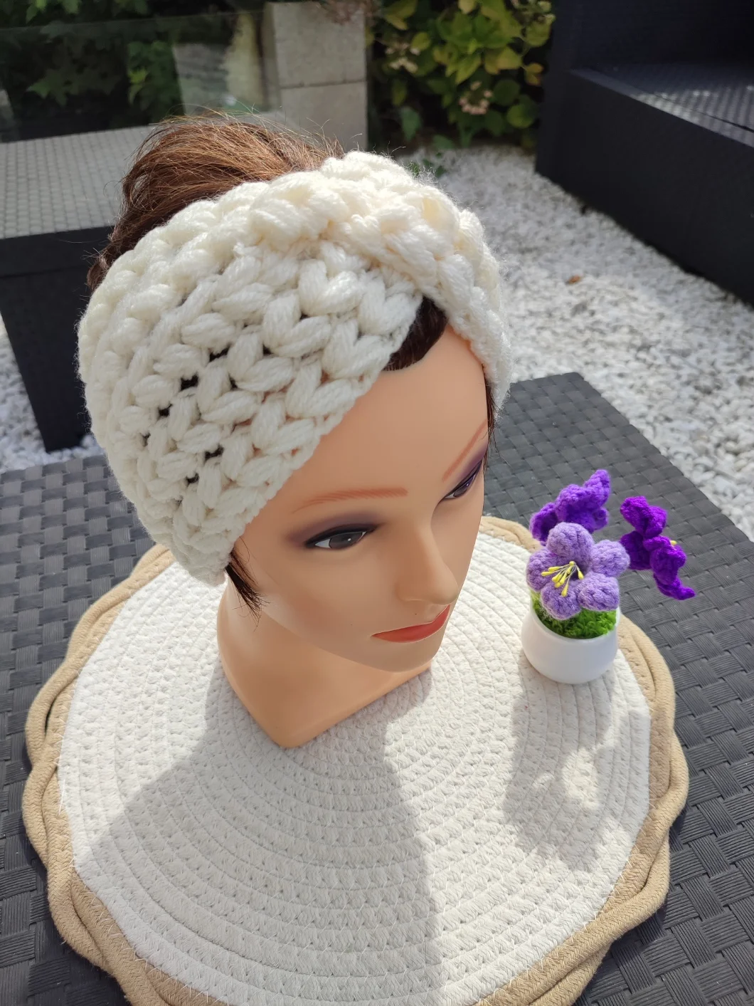 Bandeau couleur blanc cassé sur une tête de démonstration