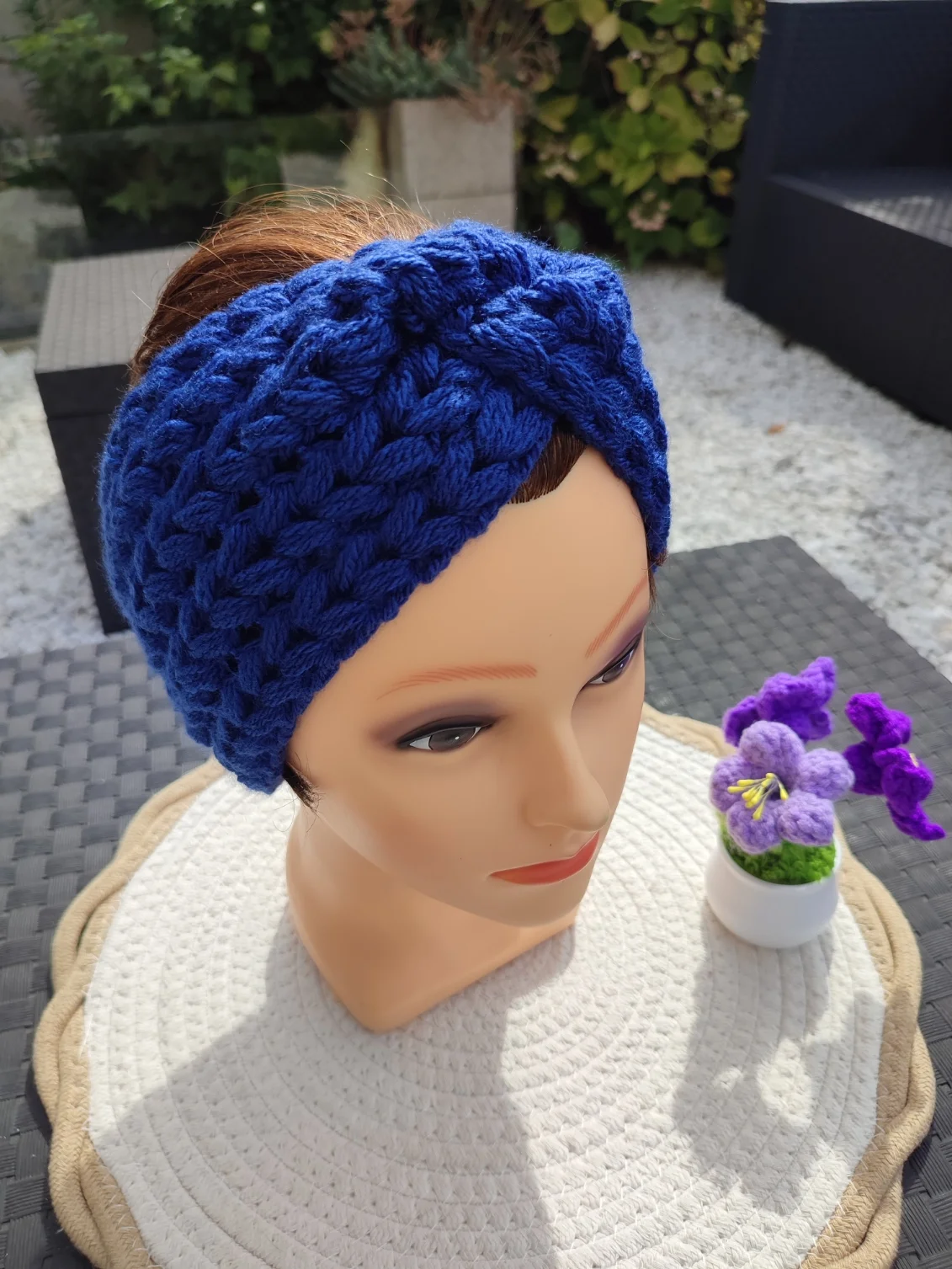 Bandeau couleur bleu roi cassé sur une tête de démonstration