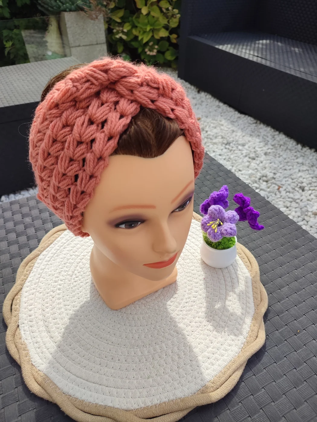Bandeau couleur terracotta sur une tête de démonstration