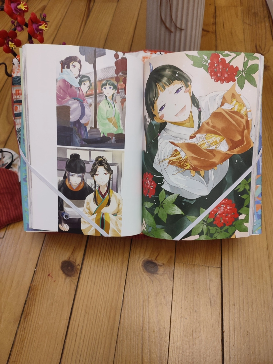 Coussin de lecture Rêve Kyoto, tissus motif japonais et tissus côtelé brique avec un livre ouvert