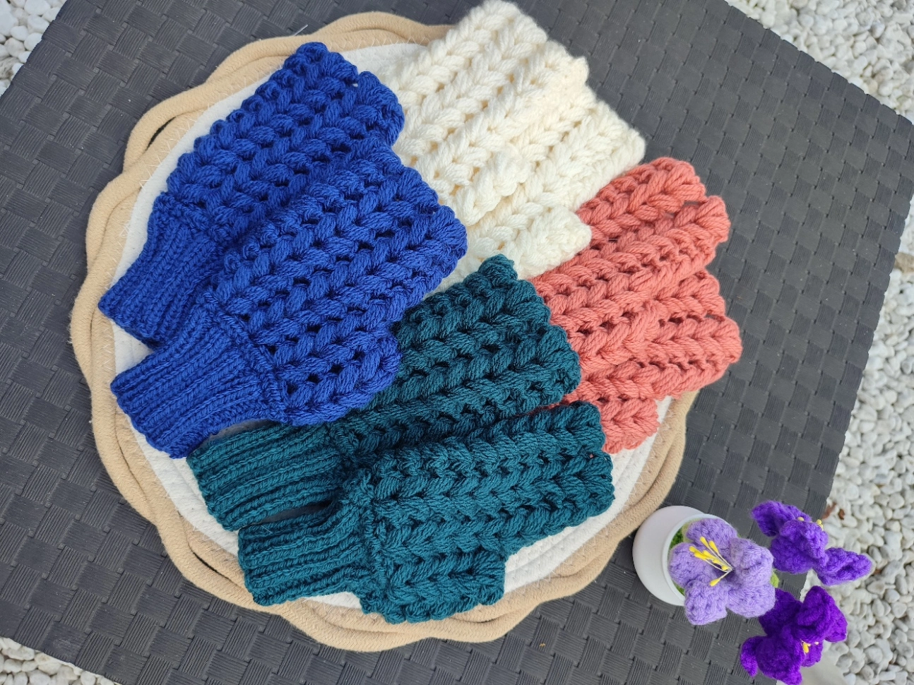 Mitaines flocons de différentes couleurs