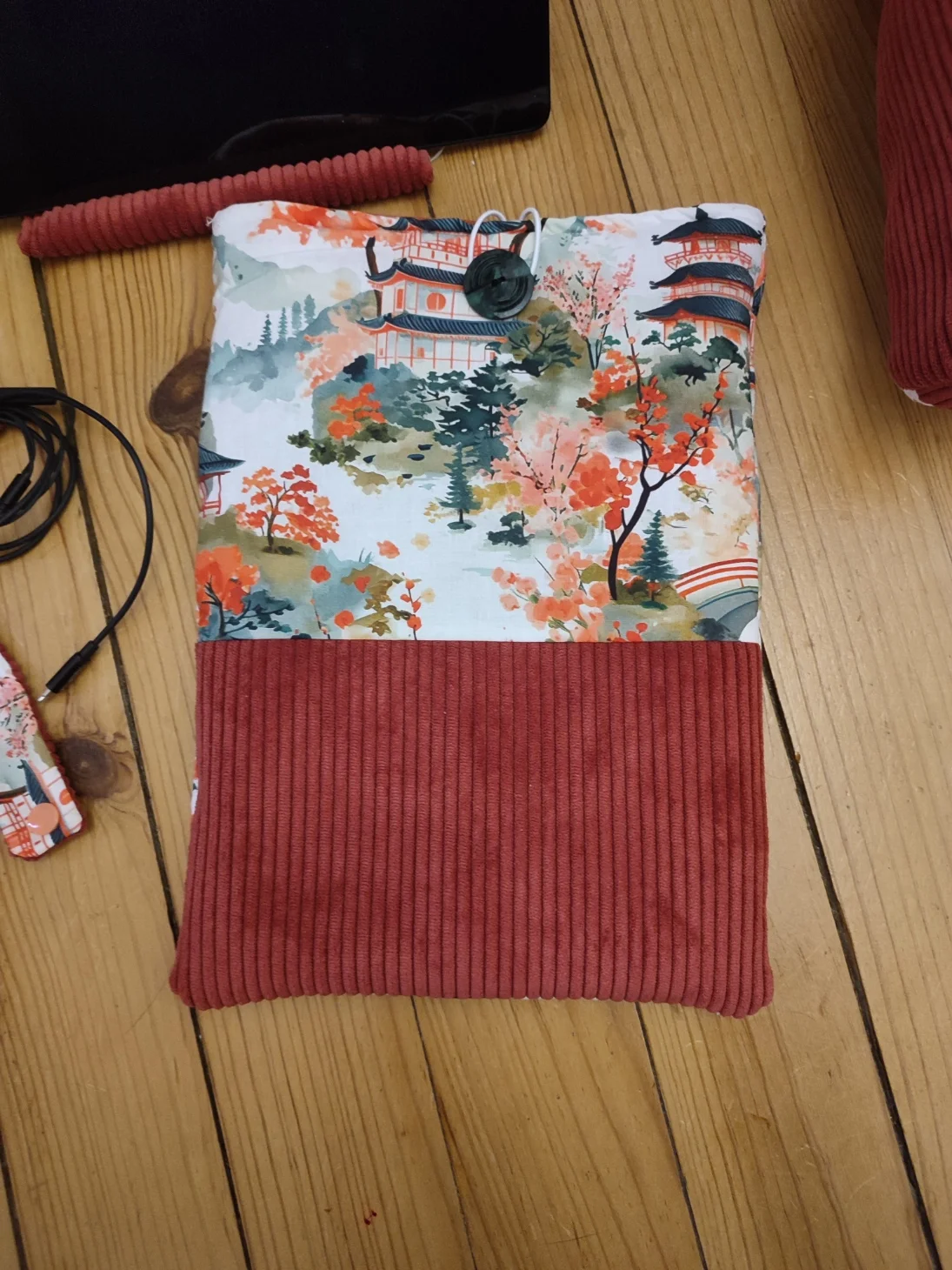 Pochette pour tablette Rêve Kyoto, tissus motif japonais et tissus côtelé brique