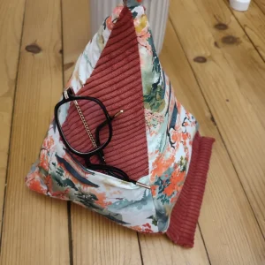 Coussin pour petit écran Rêve Kyoto, tissus motif japonais et tissus côtelé brique vue de côté