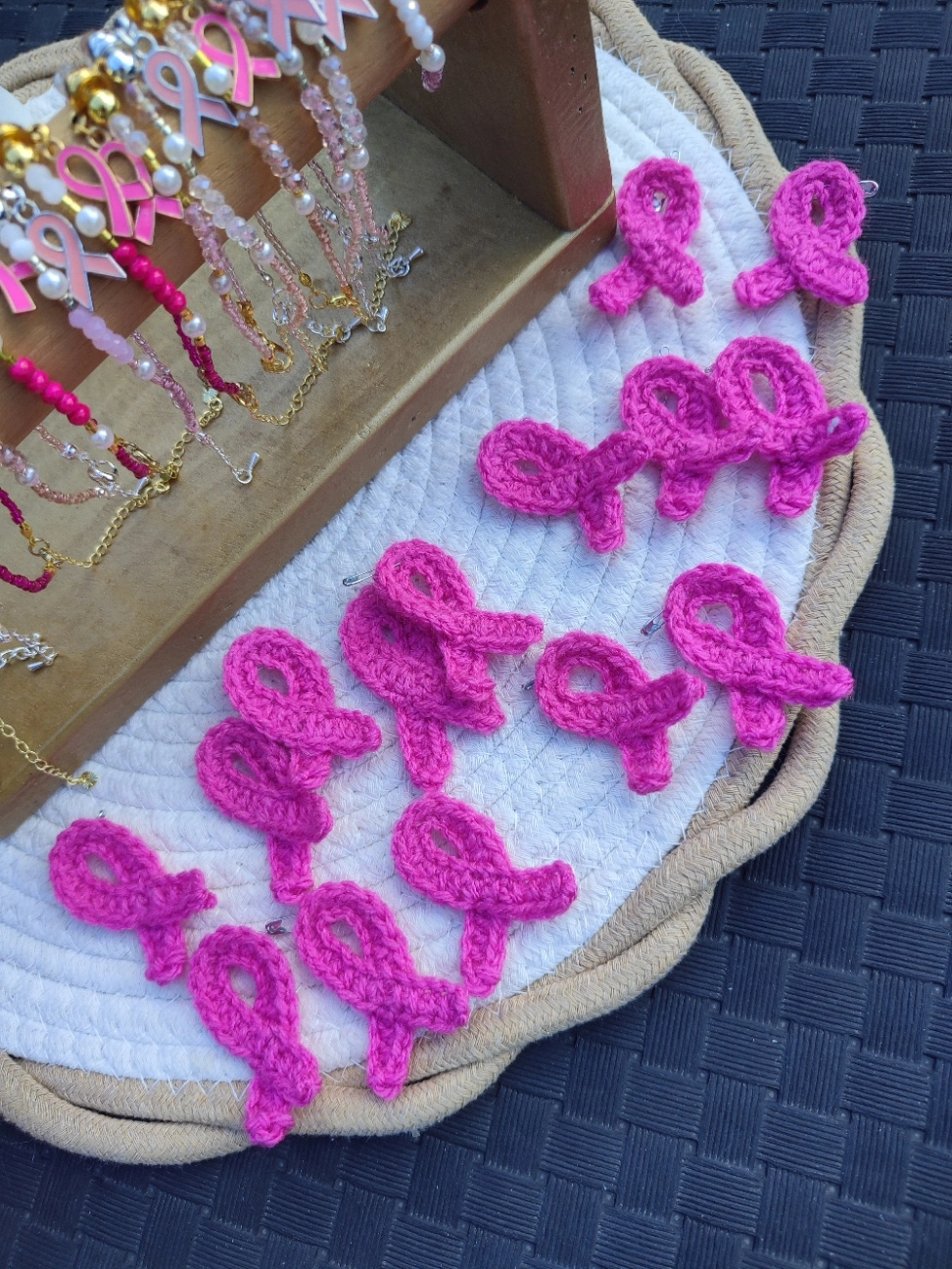 badges des insignes pour la lutte du cancer du sein fait main en crochet